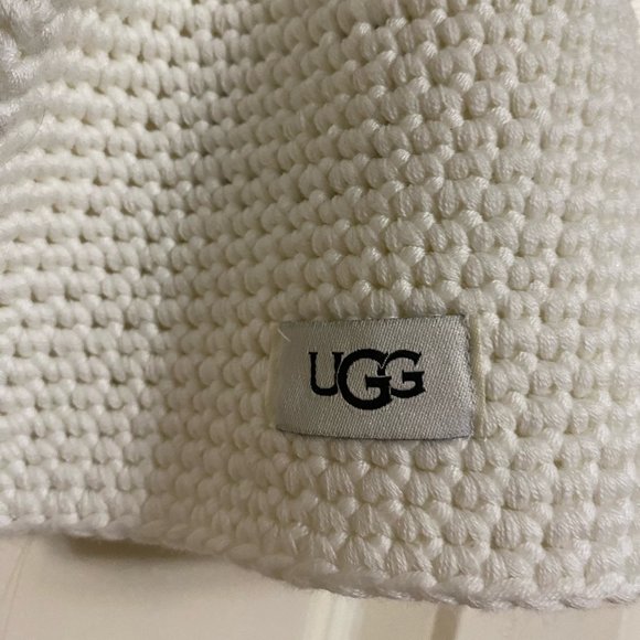 NWOT UGG Australia Ivory Women’s Pom-Pom finish style up the knit beanie OS - Picture 5 of 6